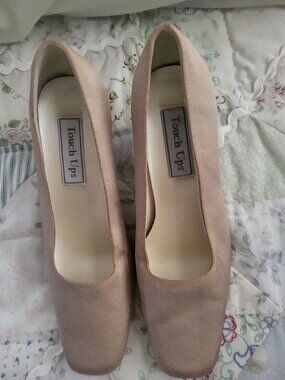 Touch Ups Vintage Nude/Champagne Satin Block Heel Pumps (6 W)